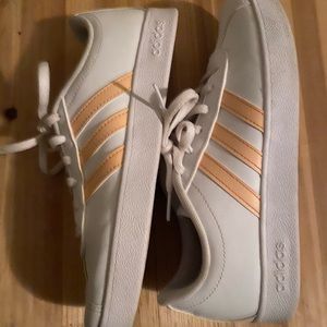 Adidas Sneakers/Tennis Shoes - white/peach size 5Y/7W EUC